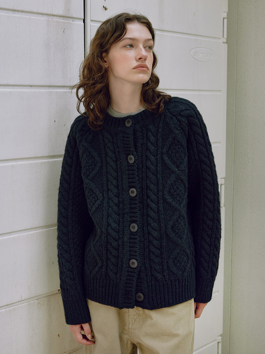 [WOMEN] HEAVY WOOL CABLE CARDIGAN_Navy
